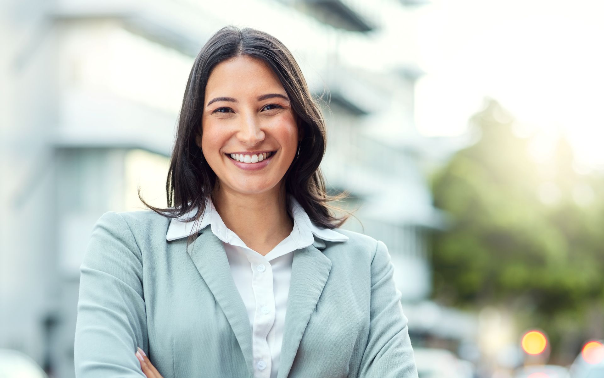 portrait-of-a-confident-young-businesswoman-standi-2023-11-27-05-36-51-utc.jpg abogados
